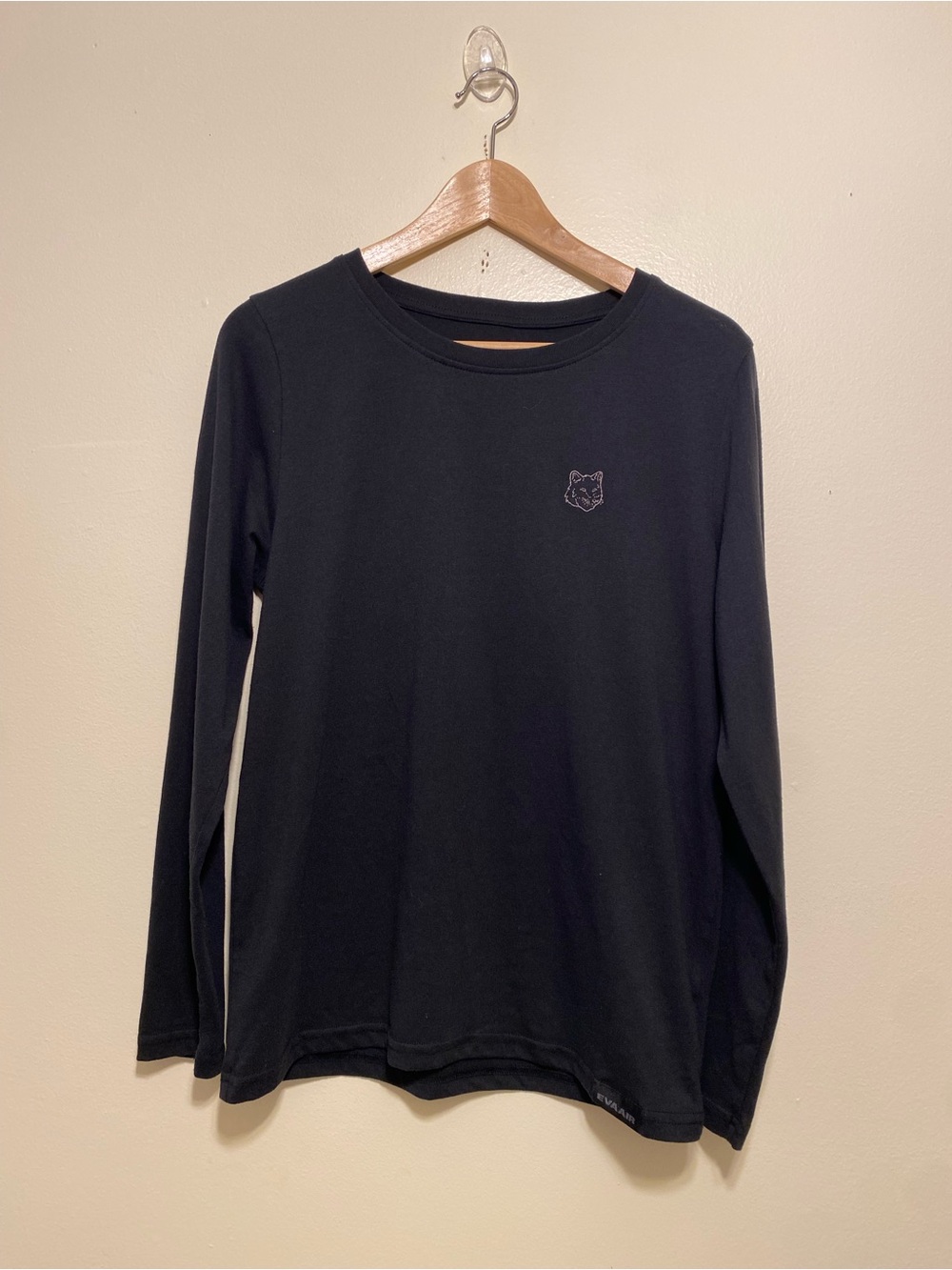 MAISON KITSUNÉ  EVA AIR Black Long-Sleeve Crewneck with Fox Patch. Size M